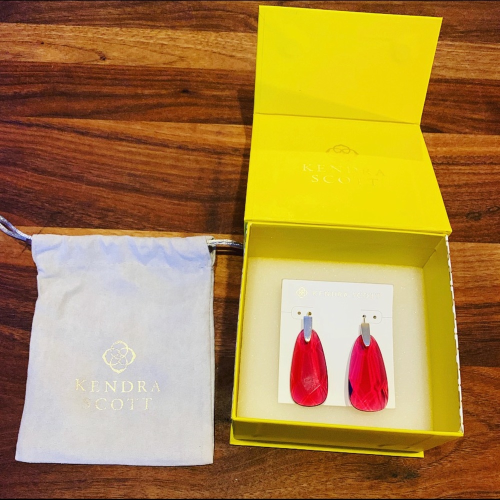 Beautiful pair of Kendra Scott earrings never worn